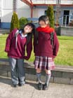 Saki und Hitomi, Schulfreundinnen an der IHS