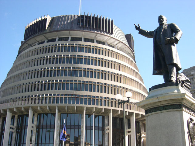 Wellington, Beehive und Statue von R. Seddon